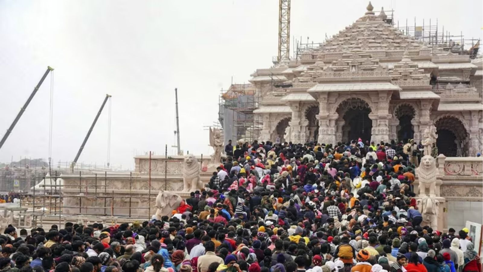 Massive Crowds in Ayodhya, Kashi and Mathura Before New Year 2026
