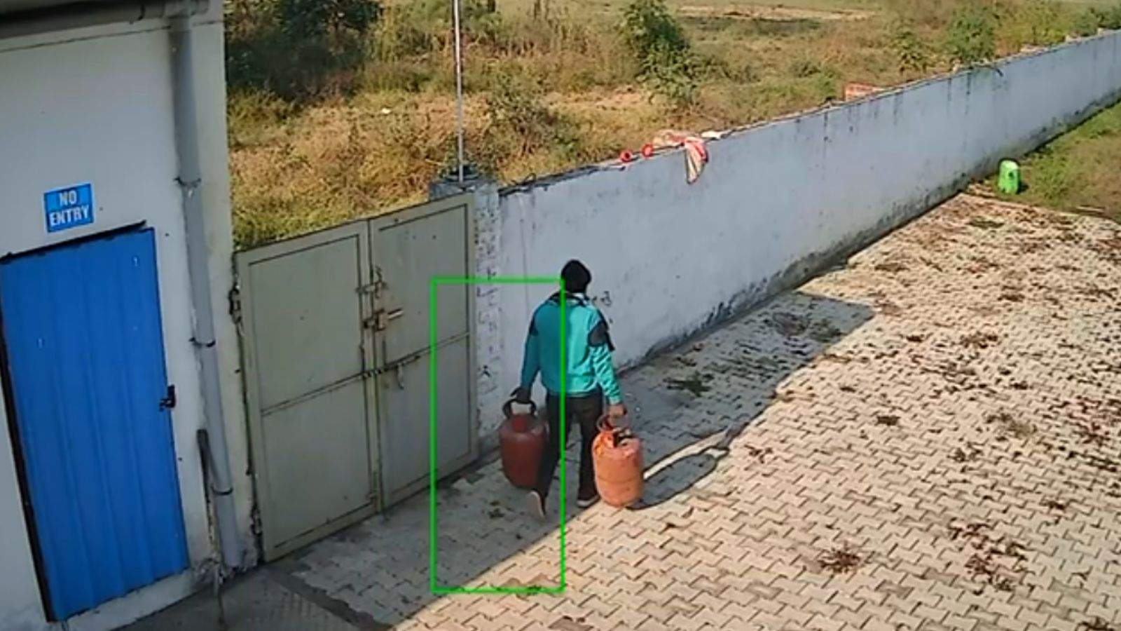 Police arrested Sarwan, a resident of Ratan Nagar, who had been stealing from DAV College in Jalandhar for two consecutive days. The accused confessed to stealing a motor and a cylinder. Police traced him using CCTV footage.