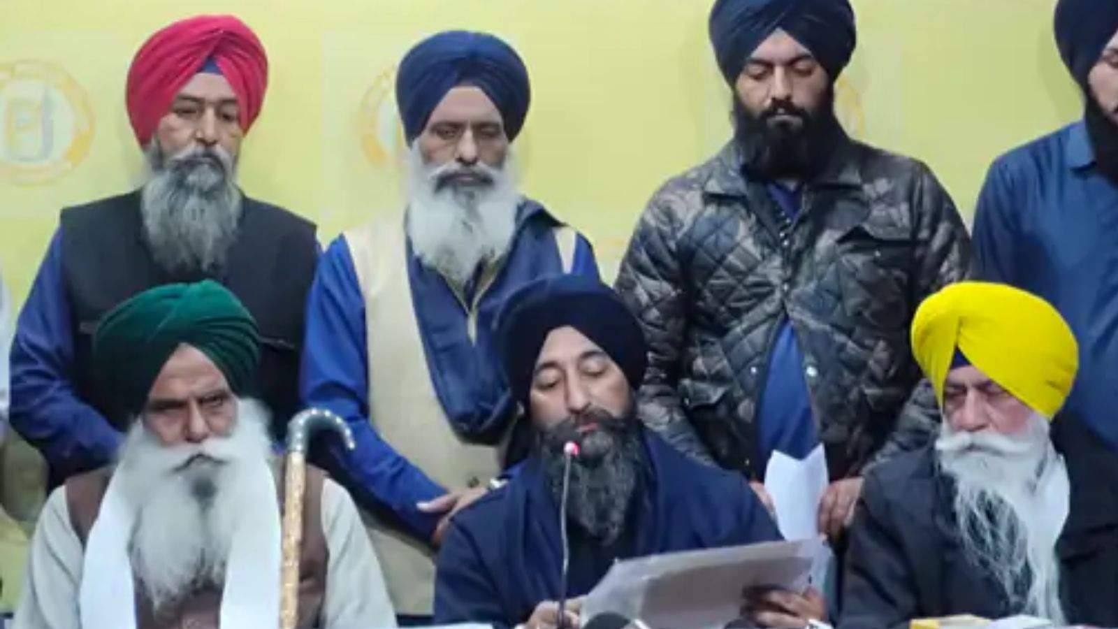 In Jalandhar, the Sikh Sadbhavna Dal and the SKM (non-political) held a press conference regarding the disappearance of 328 sacred images from the SGPC's records. Jagjit Singh Dallewal demanded an impartial investigation from the DGP. The SKM will hold a major gathering on December 7th.