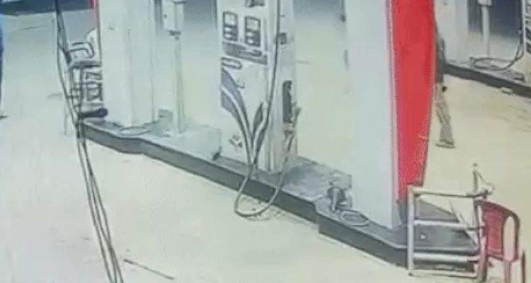 Robbery at a petrol pump in Jalandhar