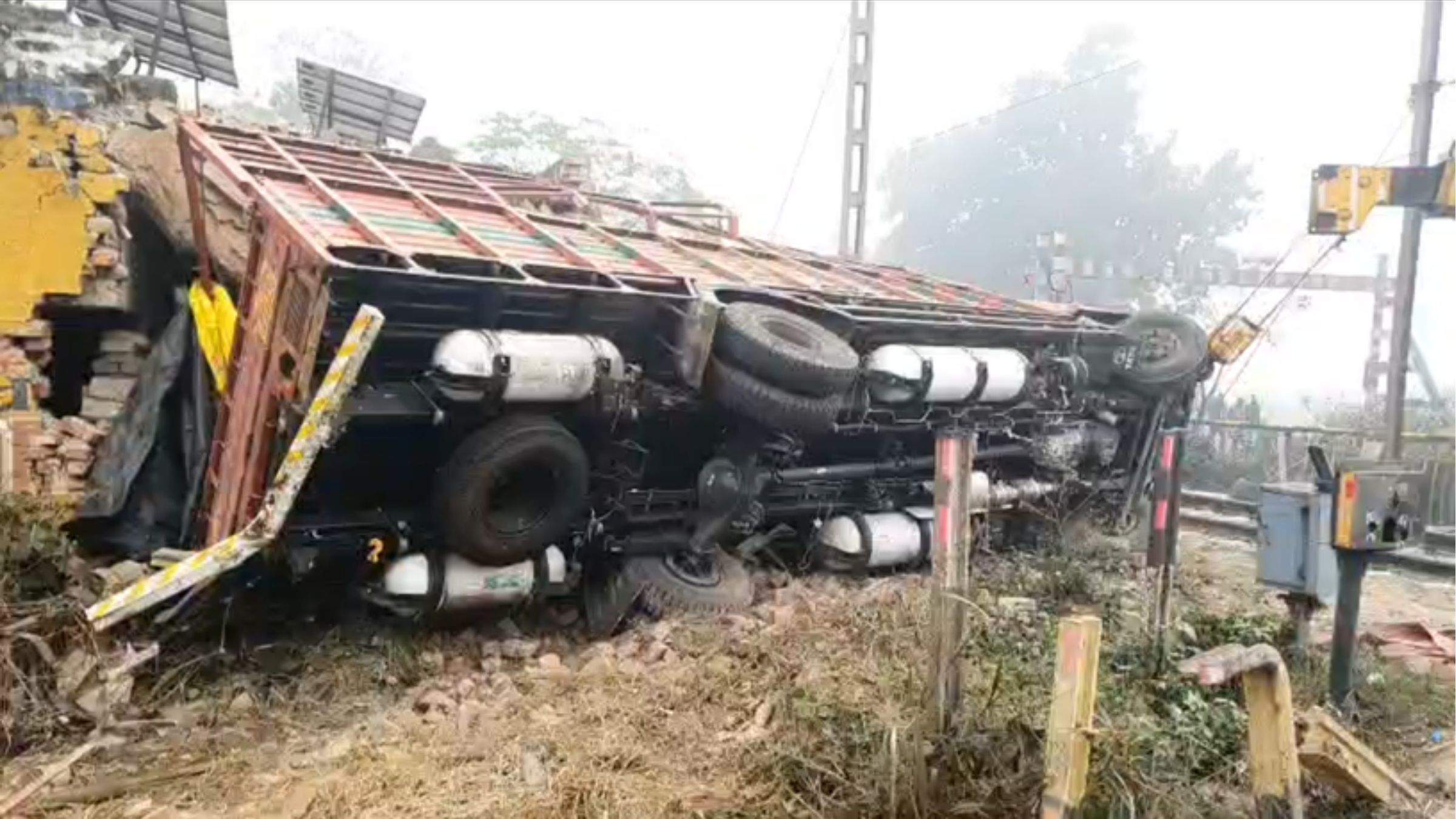 A truck overturned near the railway line in Jalandhar