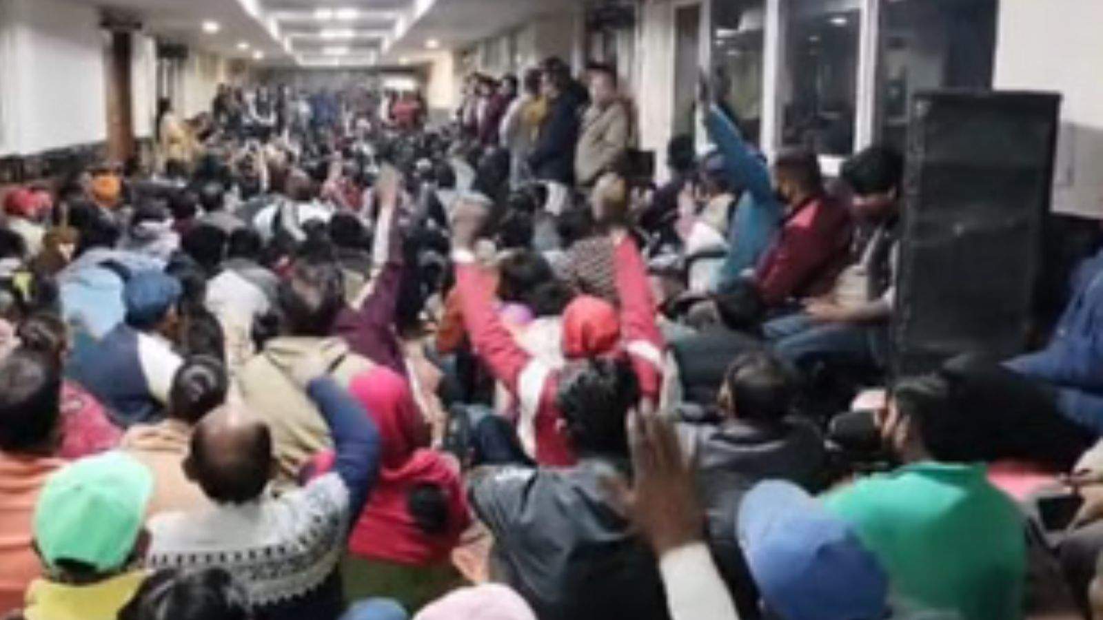 Jalandhar Municipal Corporation employees' strike continues for the second day,