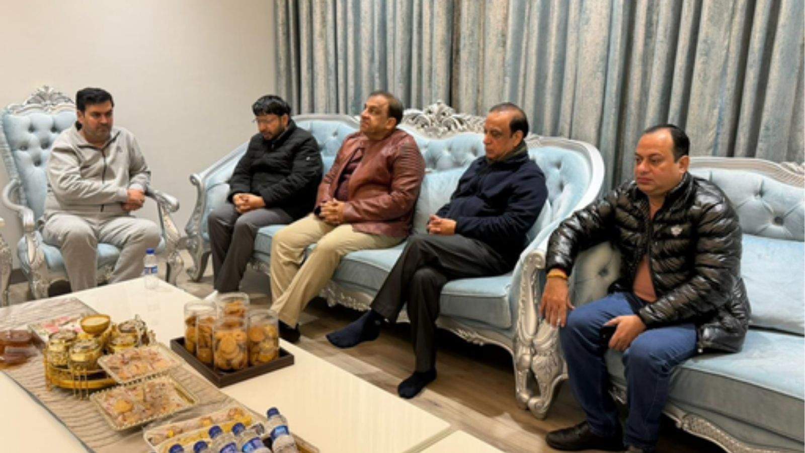 Local Bodies Minister Ravjot Singh visited the home of Jalandhar Mayor Vineet Dheer to express his condolences