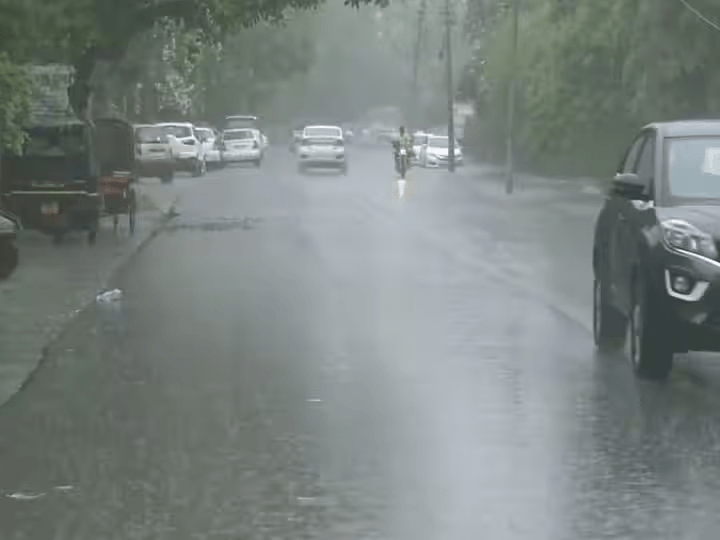 Heavy rain and storms wreak havoc in Punjab, with hailstones also falling along with the heavy rainfall.