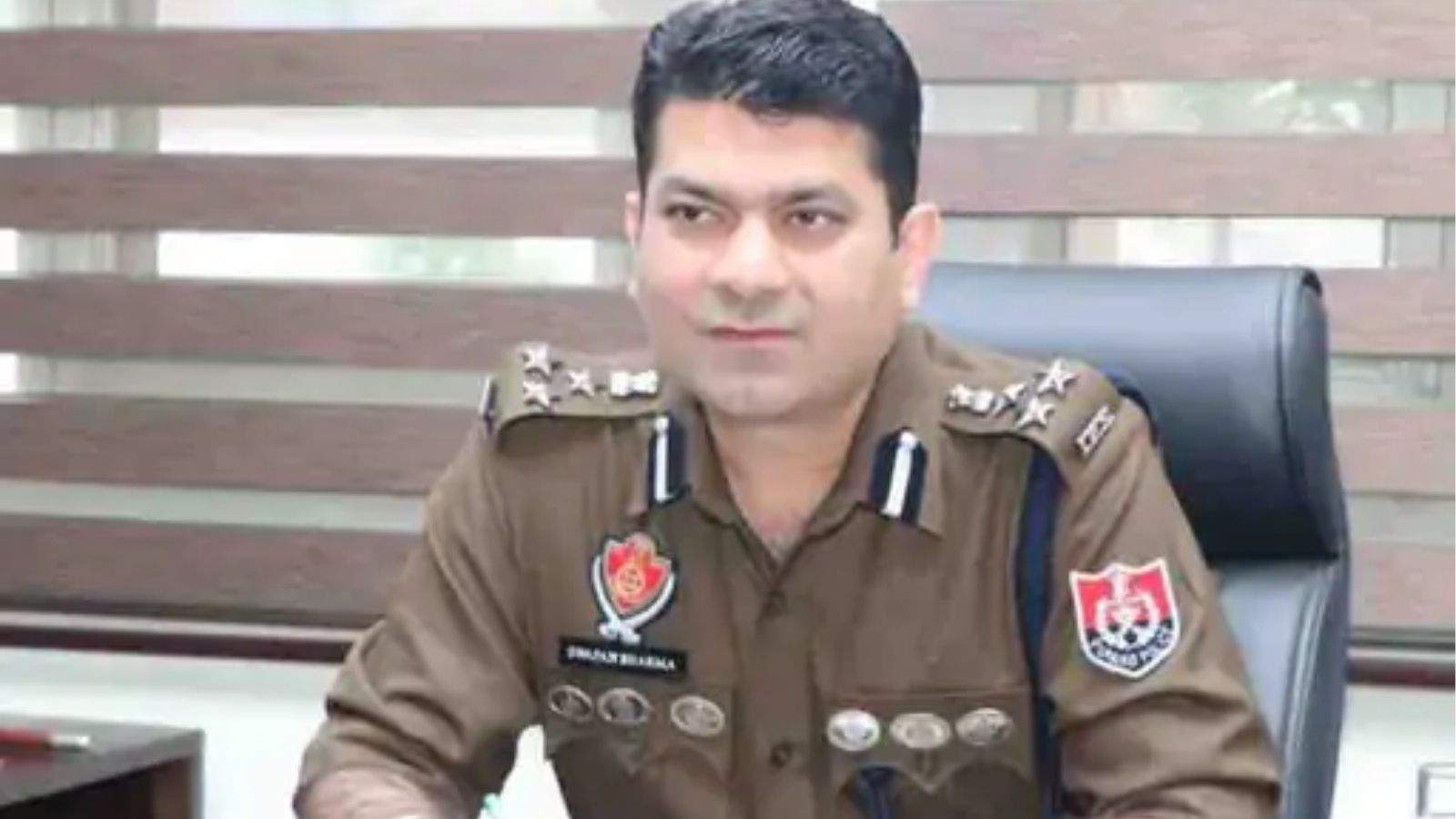 A bailable warrant has been issued against Ludhiana Police Commissioner Swapan Sharma