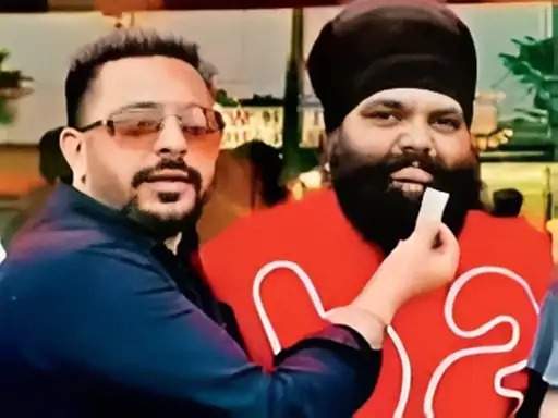 Find out why Lucky Oberoi and Joga Foladiwal became enemies.