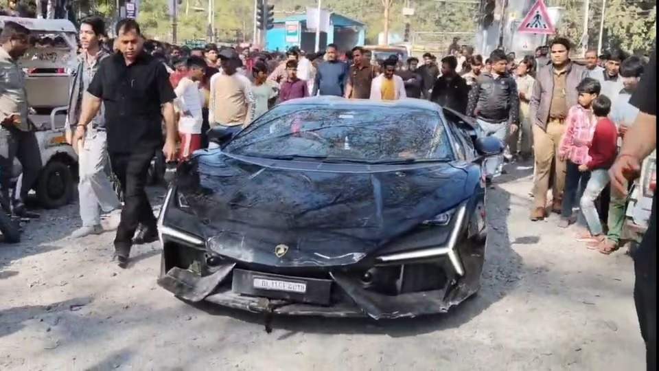Lamborghini car causes havoc in Kanpur