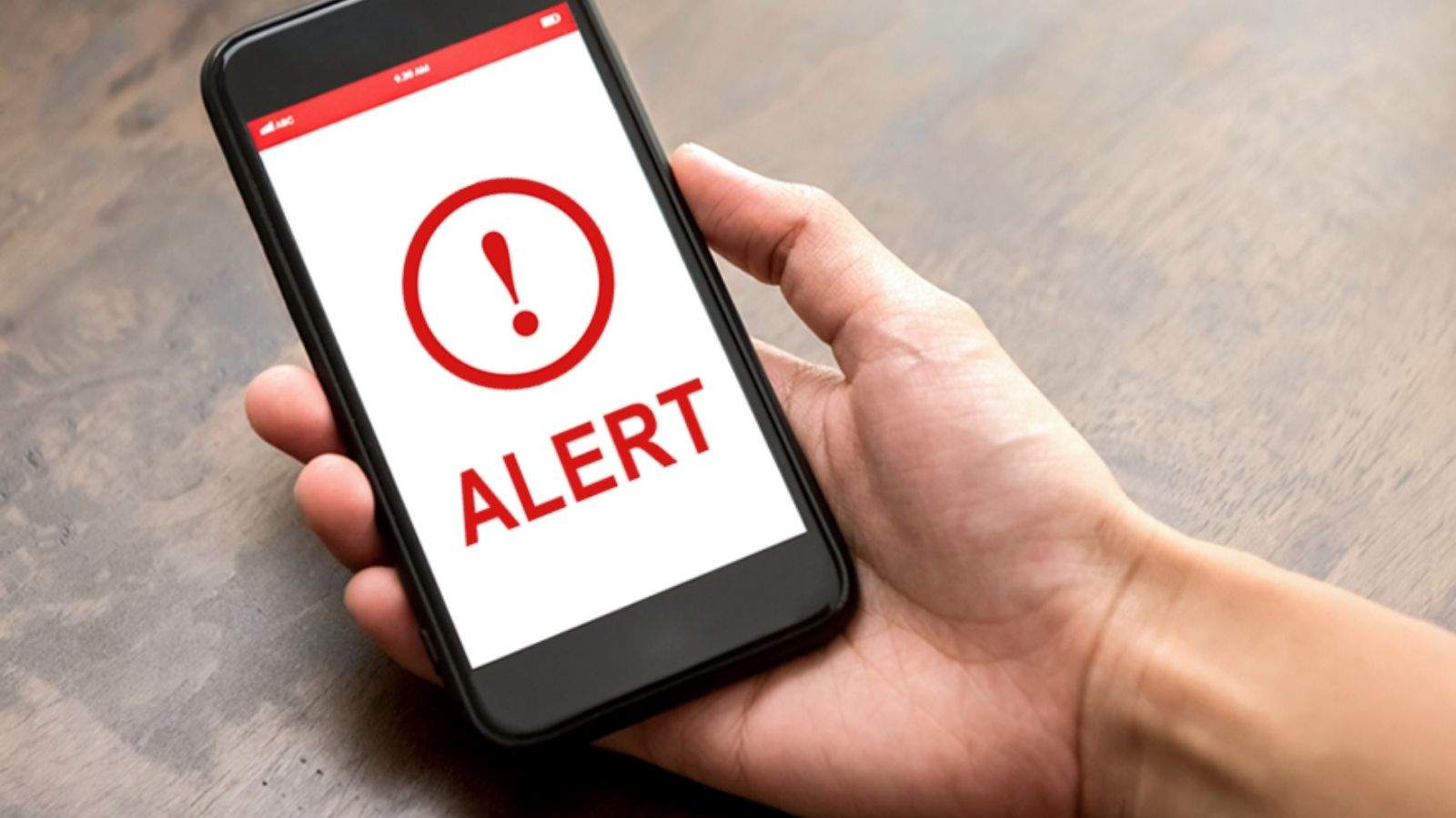 Alert messages coming on people's phones, warning of thunderstorms and hailstorms in Punjab