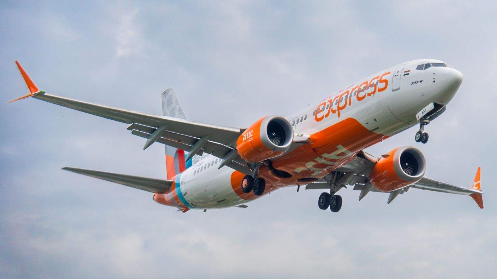 Emergency landing of Air India Express flight in Lucknow, pilot made mayday call