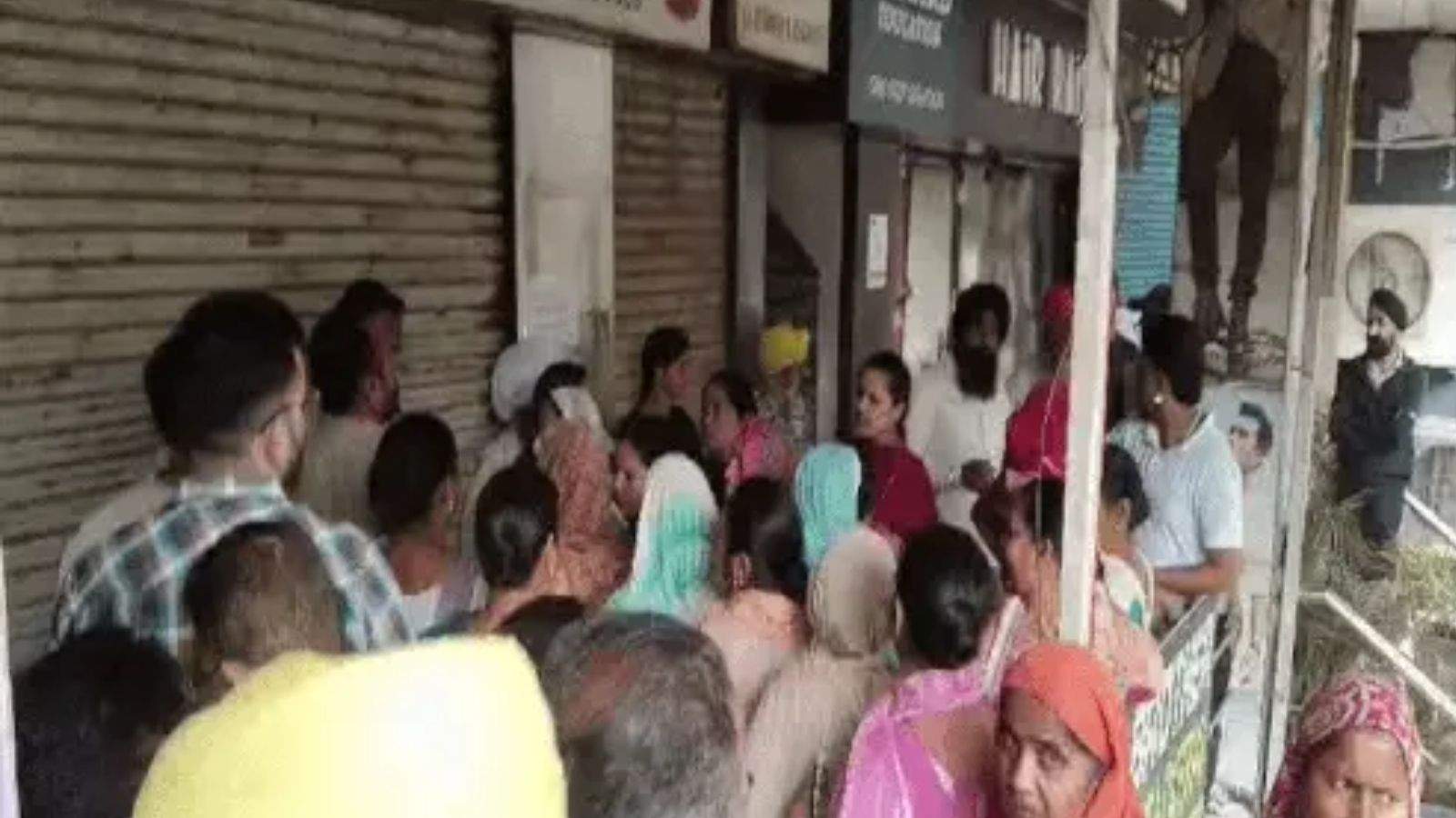 Impact of US-Iran Conflict on Punjab and Chandigarh: LPG Crisis Deepens; Elderly Man Dies After Standing in Line for Two Hours