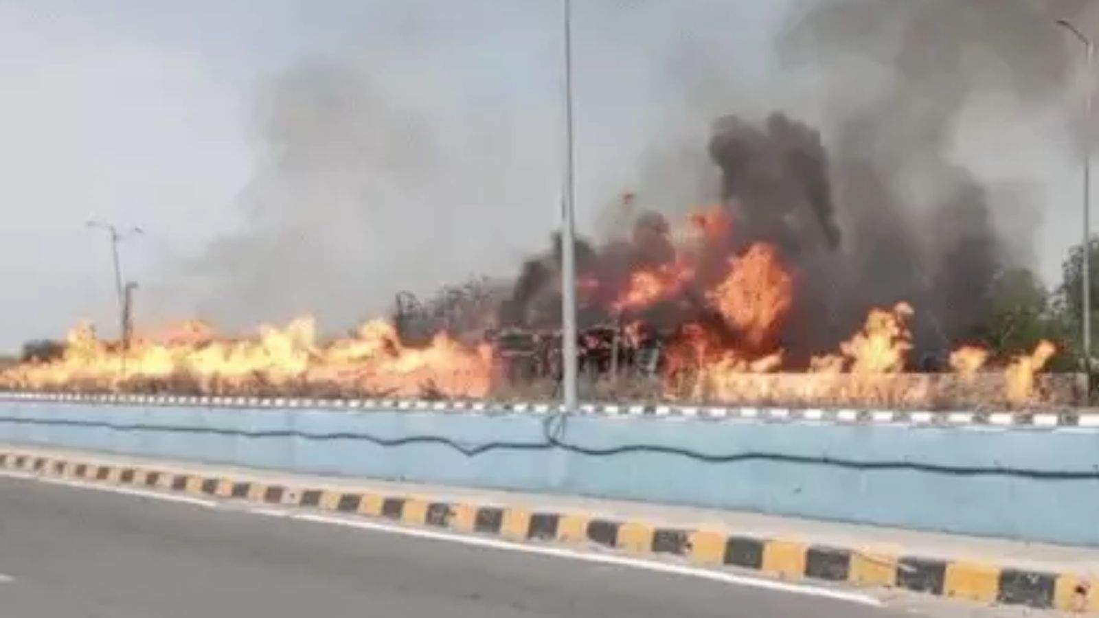 Tragic Accident in Rajasthan: Oil Tanker Overturns on NH-68; Flames Spread Up to 200 Meters
