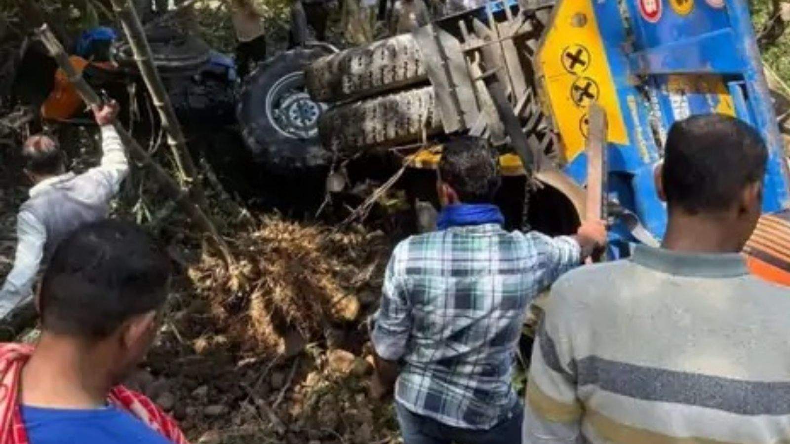 Tractor-trolley carrying pilgrims from Punjab plunges into gorge in Kangra; 3 dead, 32 injured.