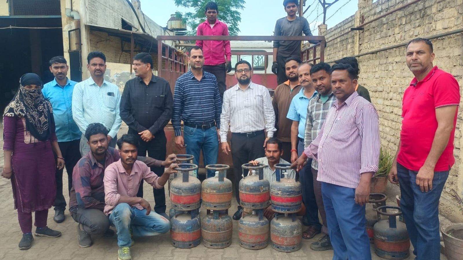 35 gas cylinders distributed in Jalandhar in the presence of Manish Kumar and Sarbjeet Dogra.