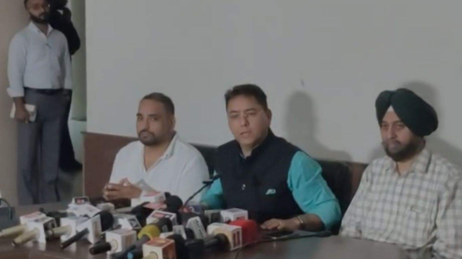 Aman Arora announces ‘Roshan Punjab’ scheme; 300,000 streetlights to be installed in 13,000 villages.