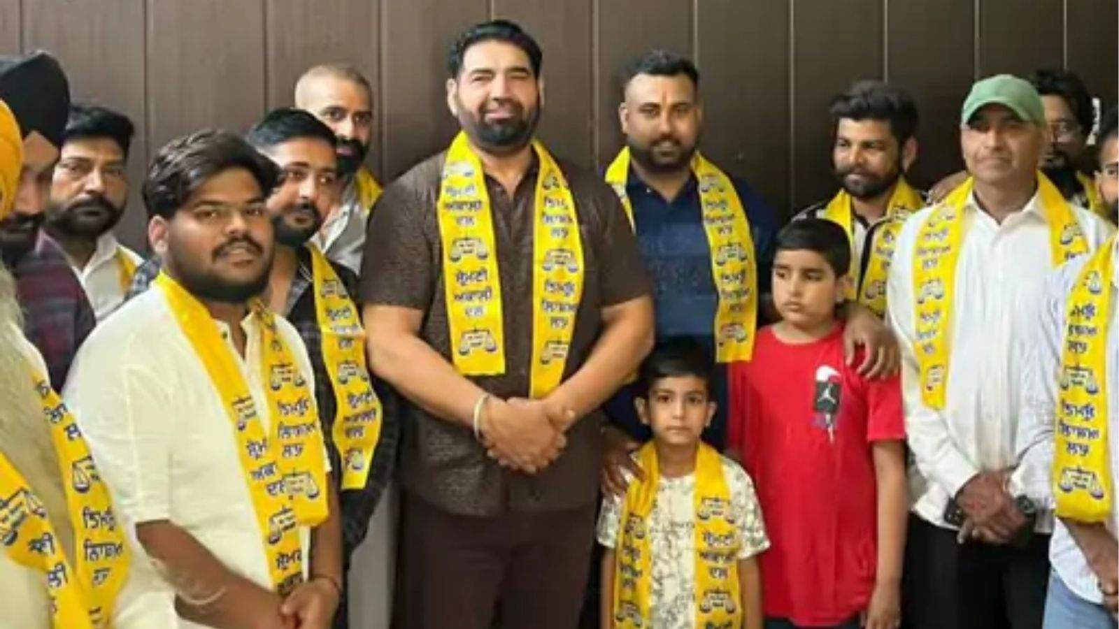 AAP and BJP Workers in Jalandhar Join SAD; K.S. Makhan Facilitates Their Entry