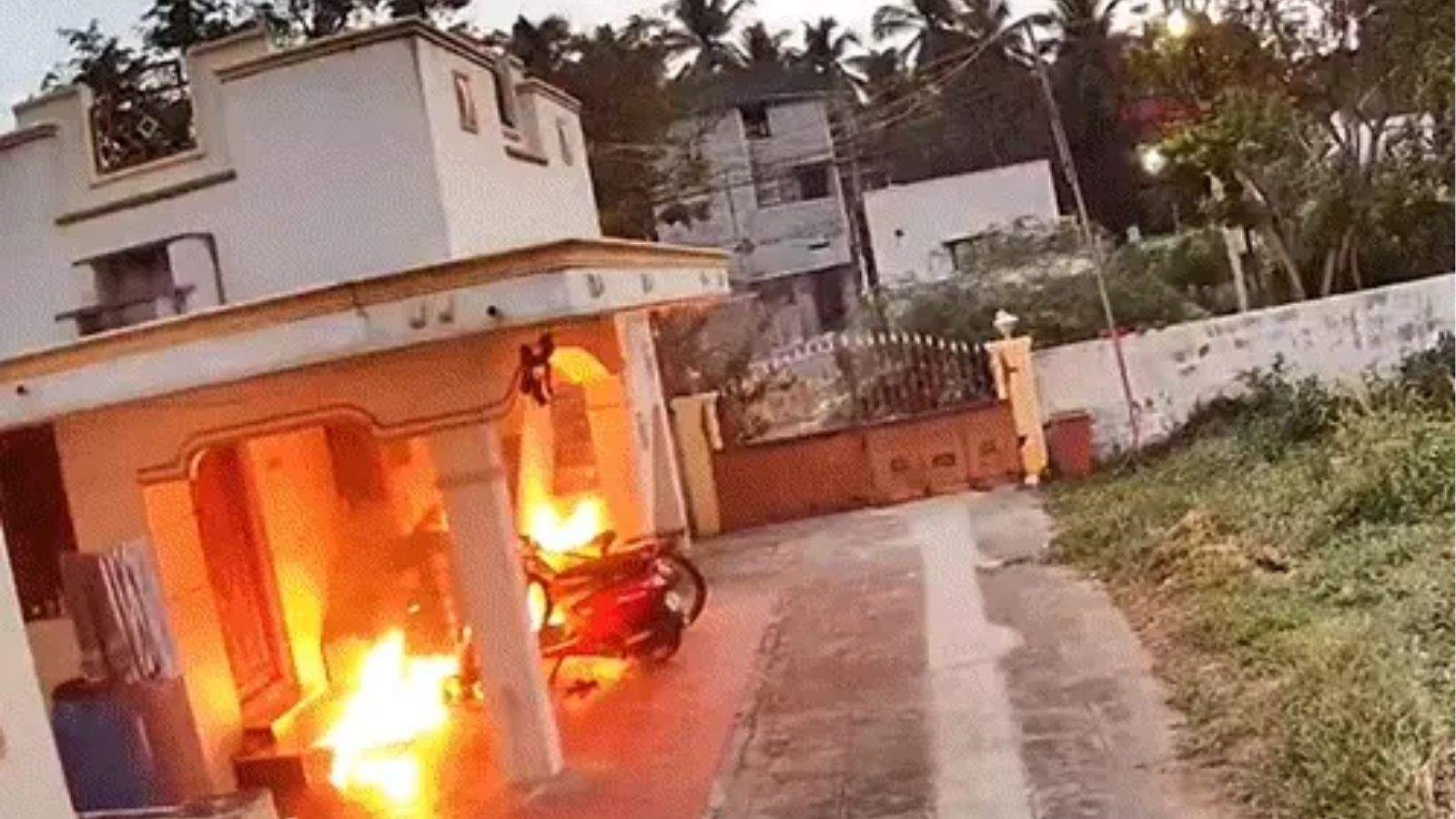 Terrible result of breakup! An angry young man threw kerosene bombs at the girl's house, a fire broke out in the verandah