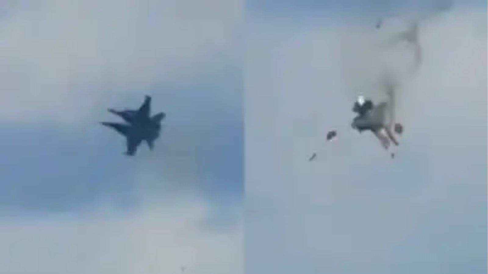 Big accident during air show in America, two fighter jets collided in the air