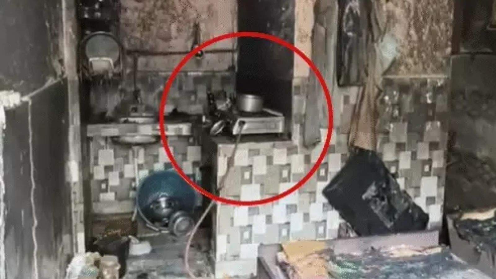 Big accident in Ludhiana than cooker explosion: Wall collapsed, 3 including mother and son were burnt in the fire