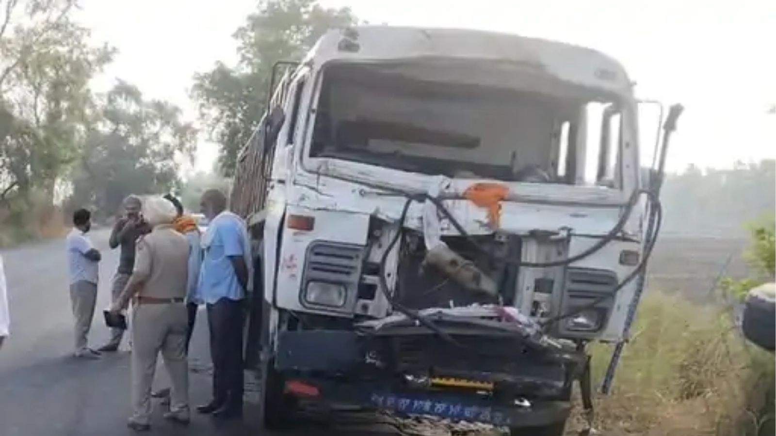 A terrible road accident in Punjab early morning, 8 people were killed on their way to Dera Beas, there were screams.