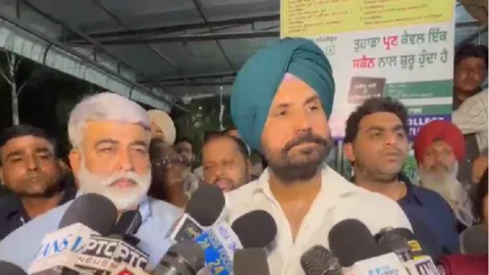 Raja Vading met the ITI youths who were lathicharged in Patiala, said - action should be taken against the guilty officers