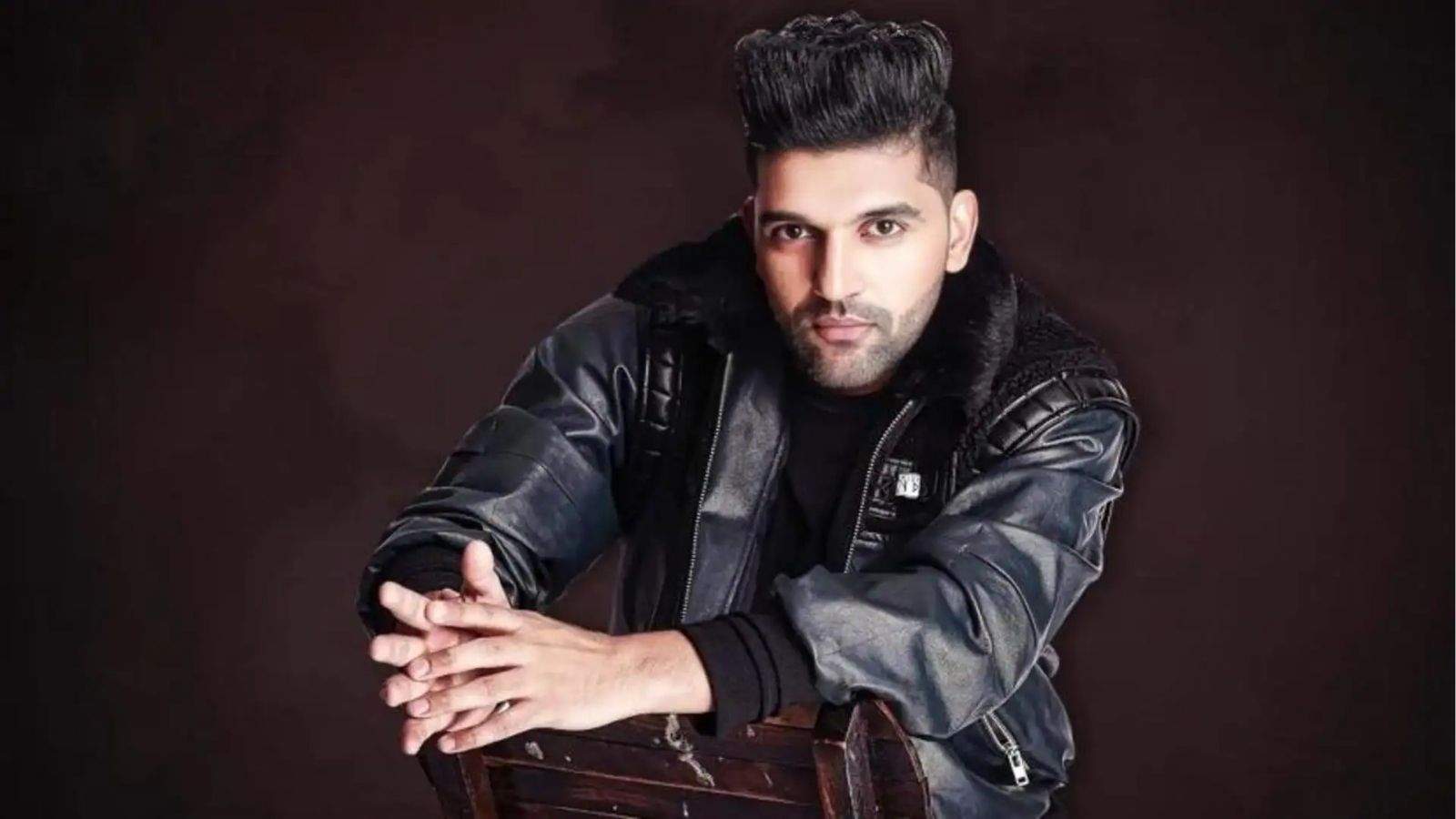 Shots fired at Punjabi singer Guru Randhawa's gym in Delhi; bike-borne miscreants fired 7 rounds.