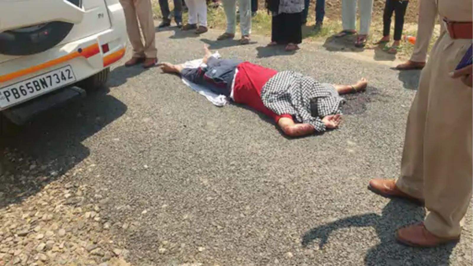 A teacher was brutally murdered in broad daylight in Amritsar, he was returning home after leaving his daughter's tuition