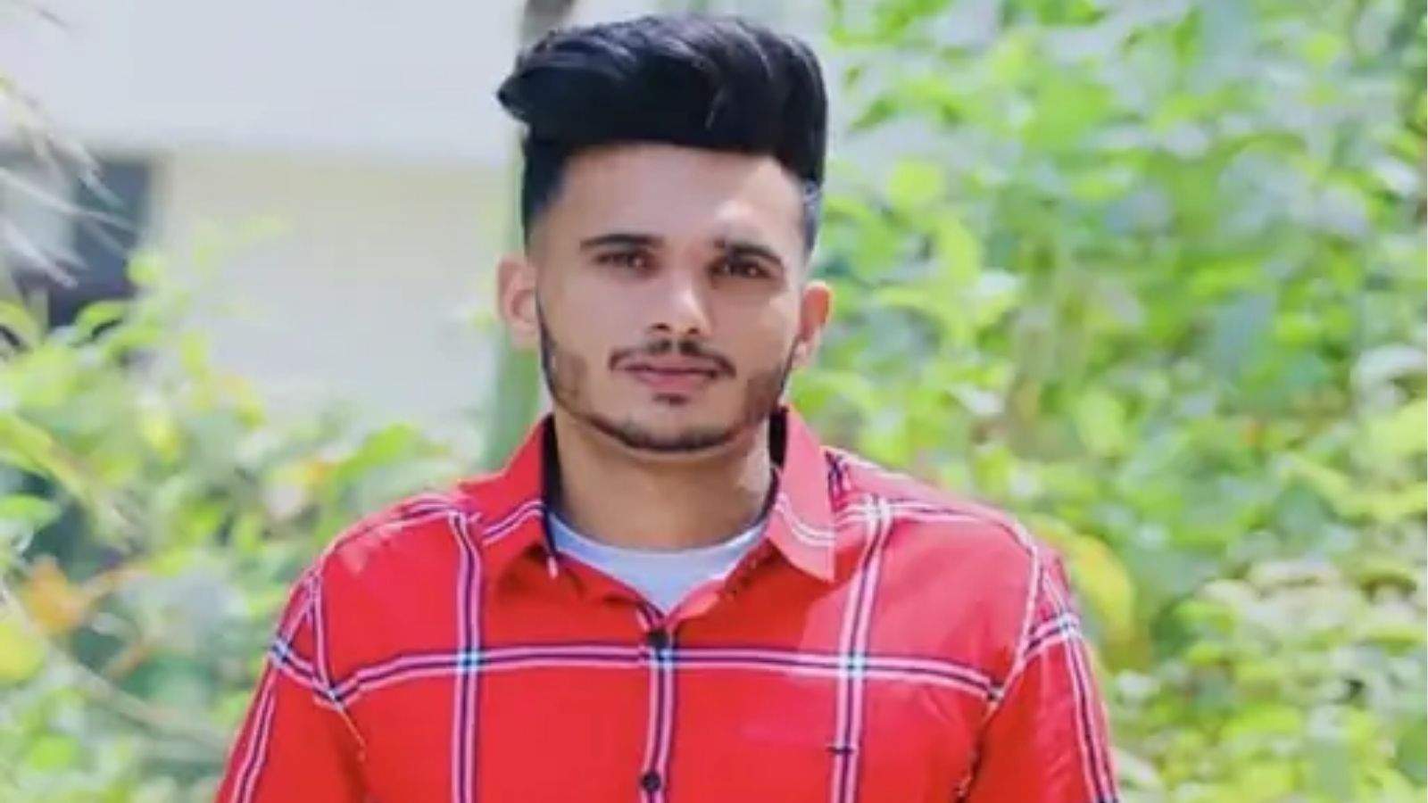 A 25-year-old youth who was returning from closing a shop in Amritsar was killed, bikers fired 8 rounds