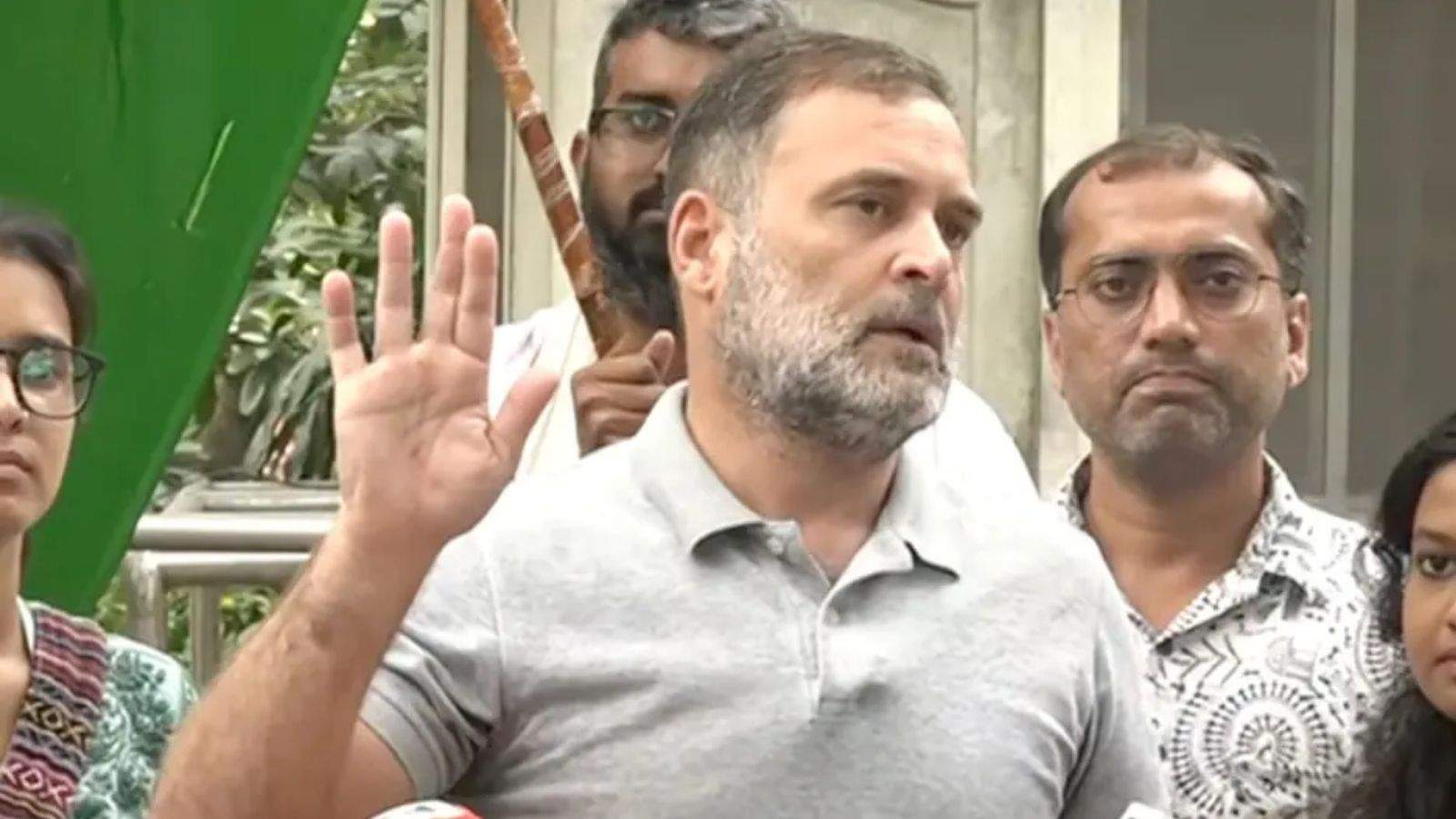 Rahul Gandhi attacks Education Minister again