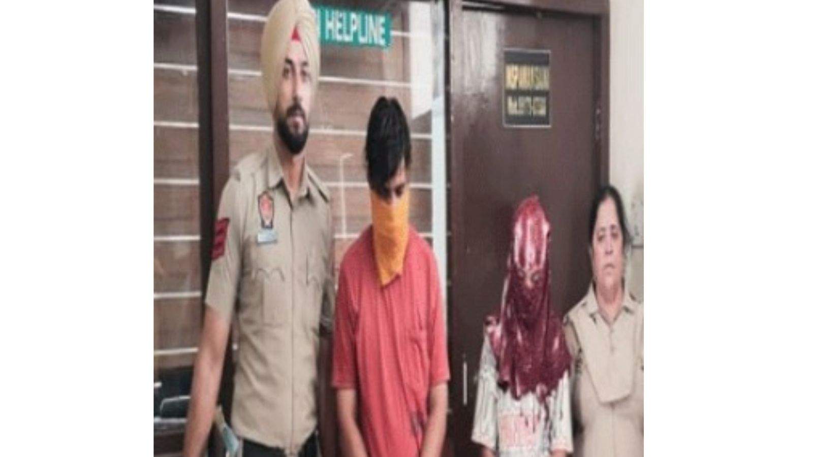 जालंधर देहात पुलिस ने खुद को IPS अधिकारी बताकर लोगों से लाखों रुपये की ठगी करने वाले आरोपी और उसकी पत्नी को गिरफ्तार किया है। शाहकोट के डीएसपी सर्वण सिंह बल ने बताया कि इस मामले में 17 जुलाई 2025 को शिकायतकर्ता रवीन कौर के बयान पर आरोपी अनमोल रतन के खिलाफ मुकदमा नंबर 164 दर्ज किया गया था।