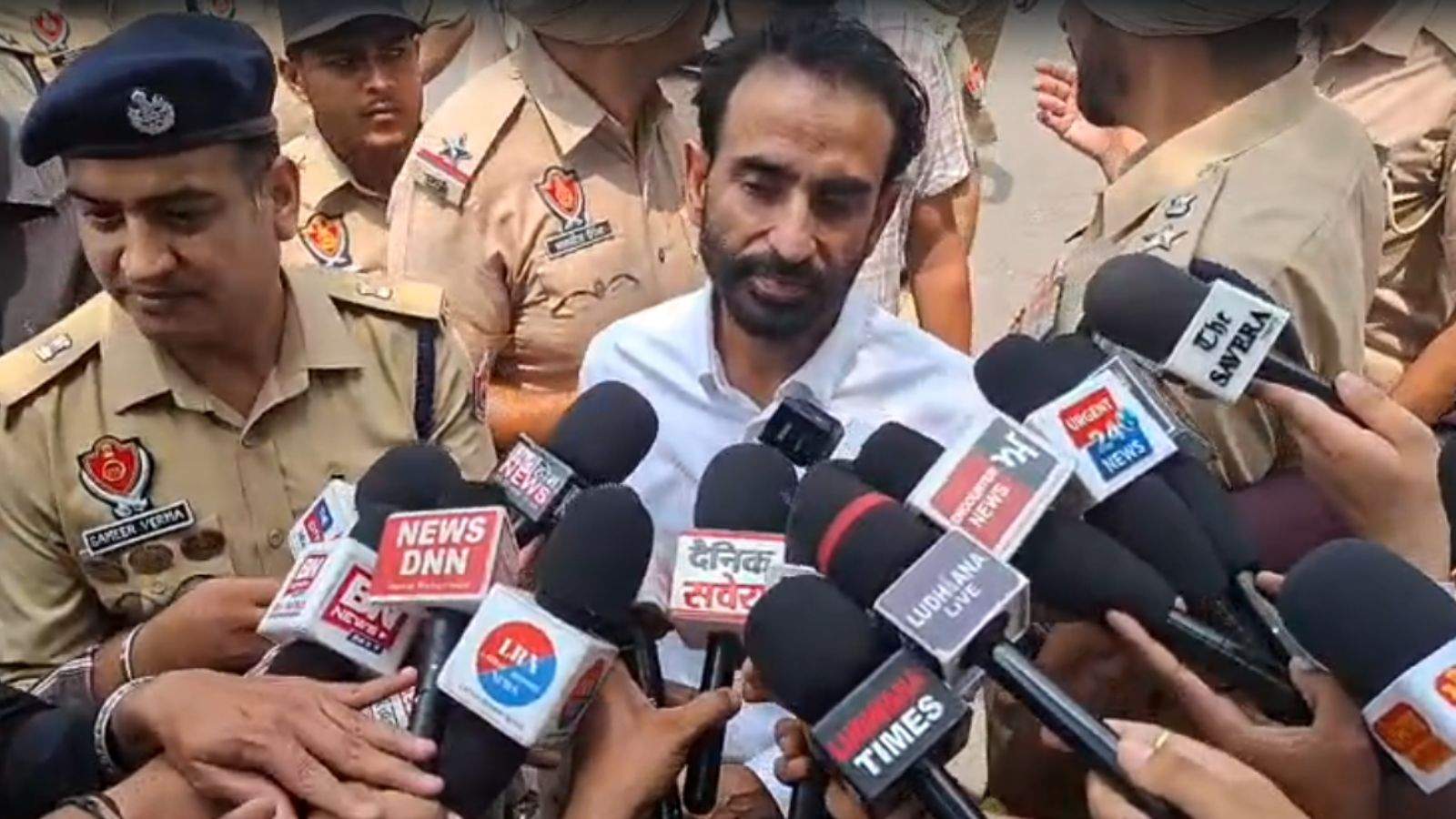 लुधियाना पुलिस ने असमाजिक गलत तत्वों के खिलाफ ऑपरेशन प्रहार 3.0 के तहत आज कार्रवाई की। इस कार्रवाई के दौरान 199 लोगों को गिरफ्तार किया है।