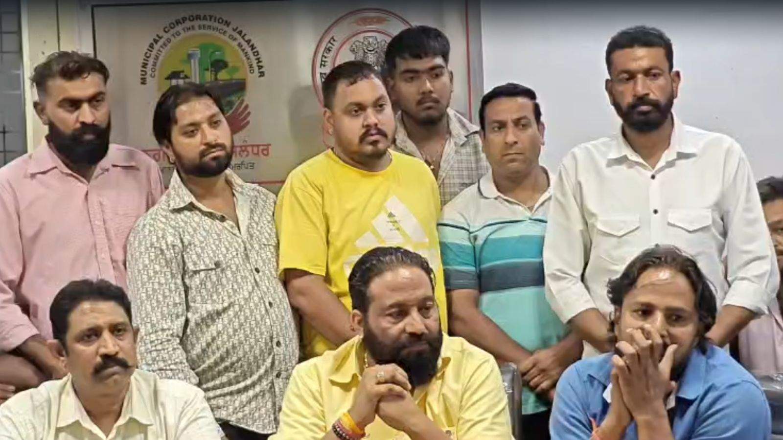बरनाला में प्रदर्शन कर रहे सफाई कर्मचारियों पर पुलिस की तरफ से किए गए लाठीचार्ज का सफाईकर्मी यूनियन ने विरोध किया। जालंधर में नगर निगम में इस मामले को लेकर सफाई कर्मचारियों ने प्रैस कॉन्फ्रैंस की। जिसमें उन्होंने कहा कि वह पुलिस की इस कार्रवाई का विरोध करते हैं। जिस कारण वह जालंधर के श्री राम चौक पर धरना प्रदर्शन करेंगे।